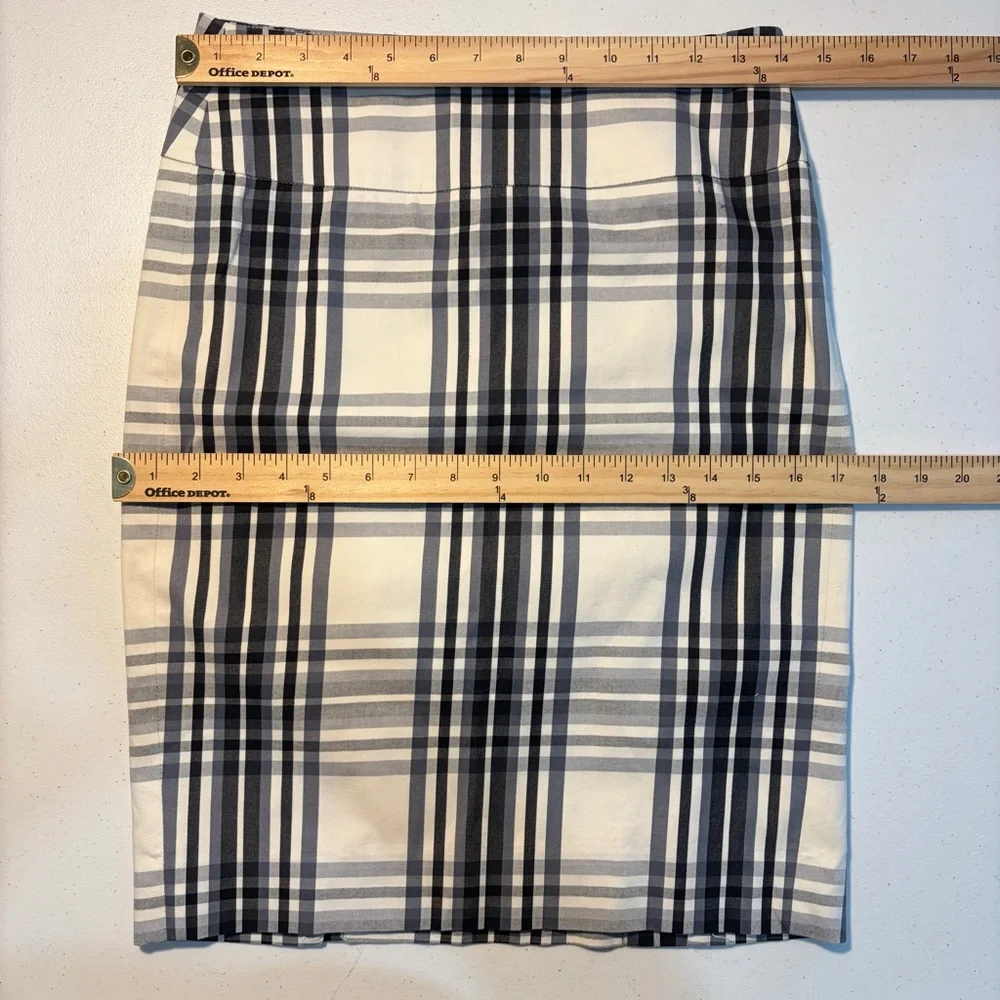 Club Monaco B&W Plaid Pencil Skirt - Picture 4 of 7